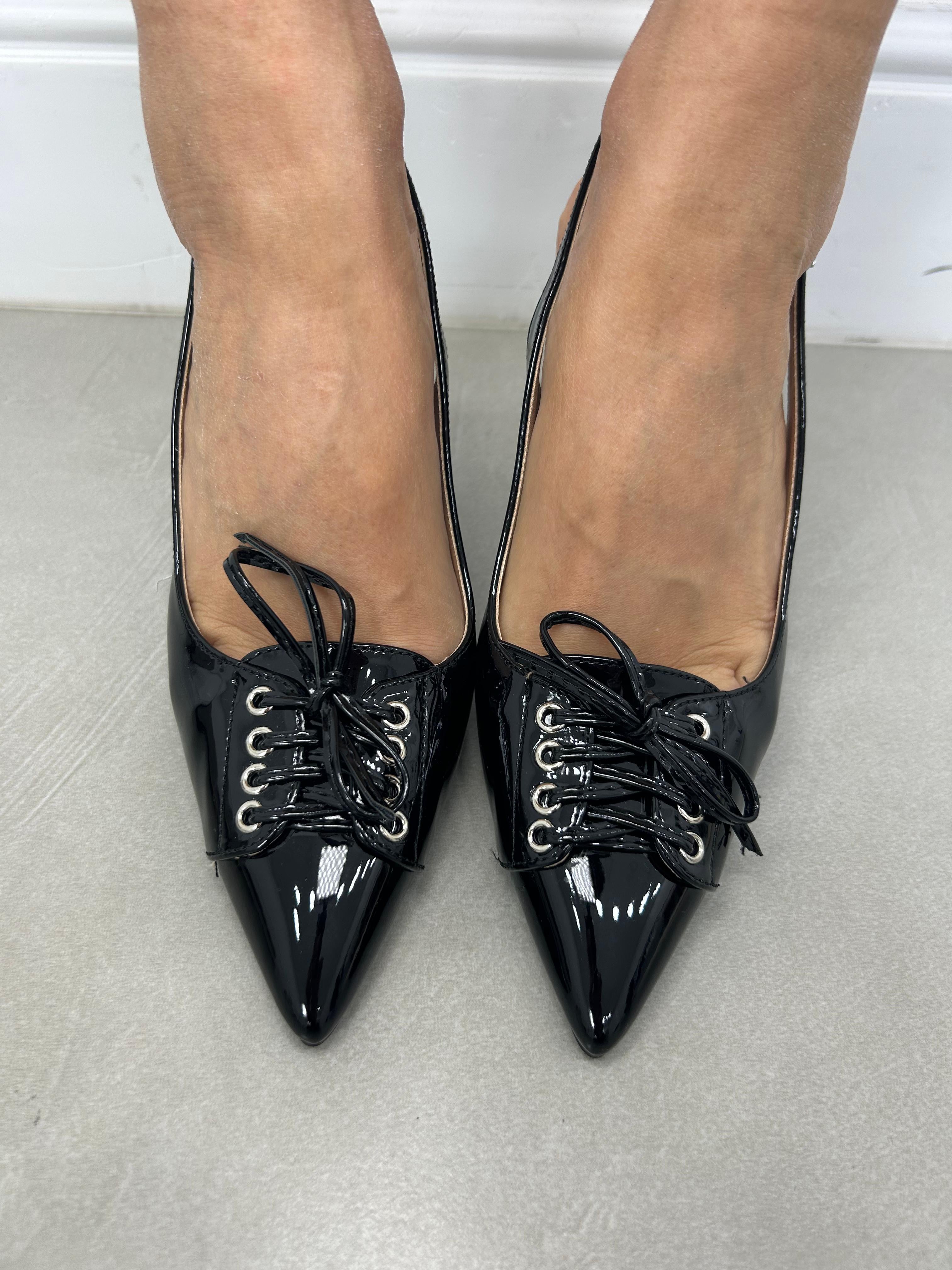 DECOLLETE LUCIDO CON STRINGHE NEW P/E26