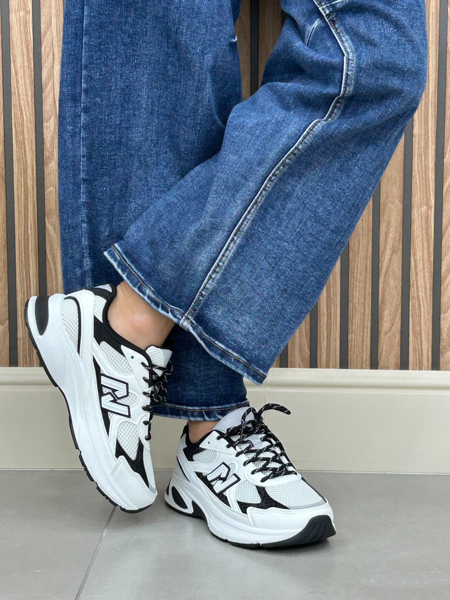 SNEAKERS BOSTON  NEW AI/27