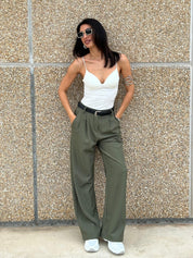 PANTALONE CON PINCES E CINTURA NEW AI26