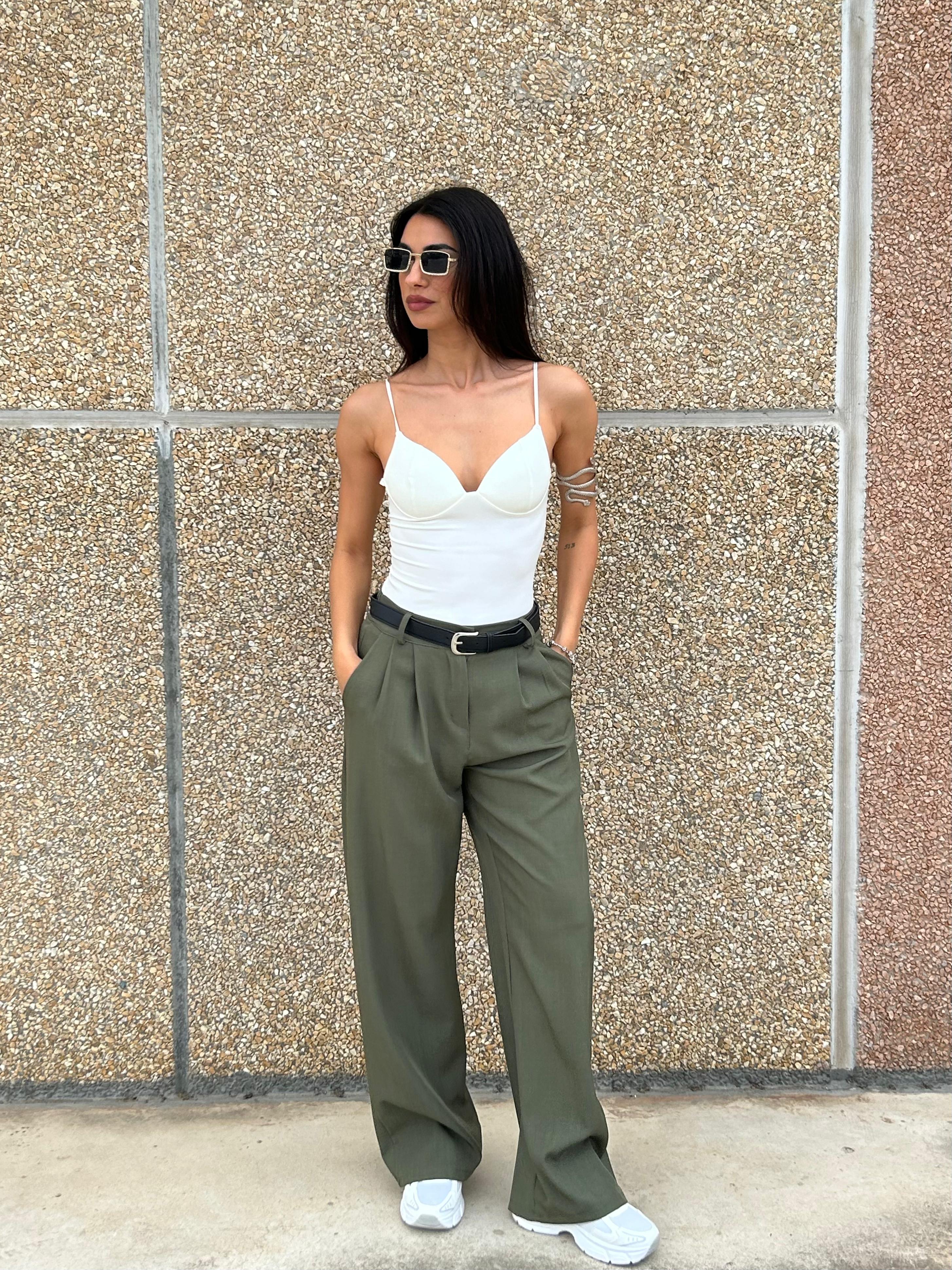 PANTALONE CON PINCES E CINTURA NEW AI26