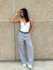 PANTALONE CON PINCES E CINTURA NEW AI26