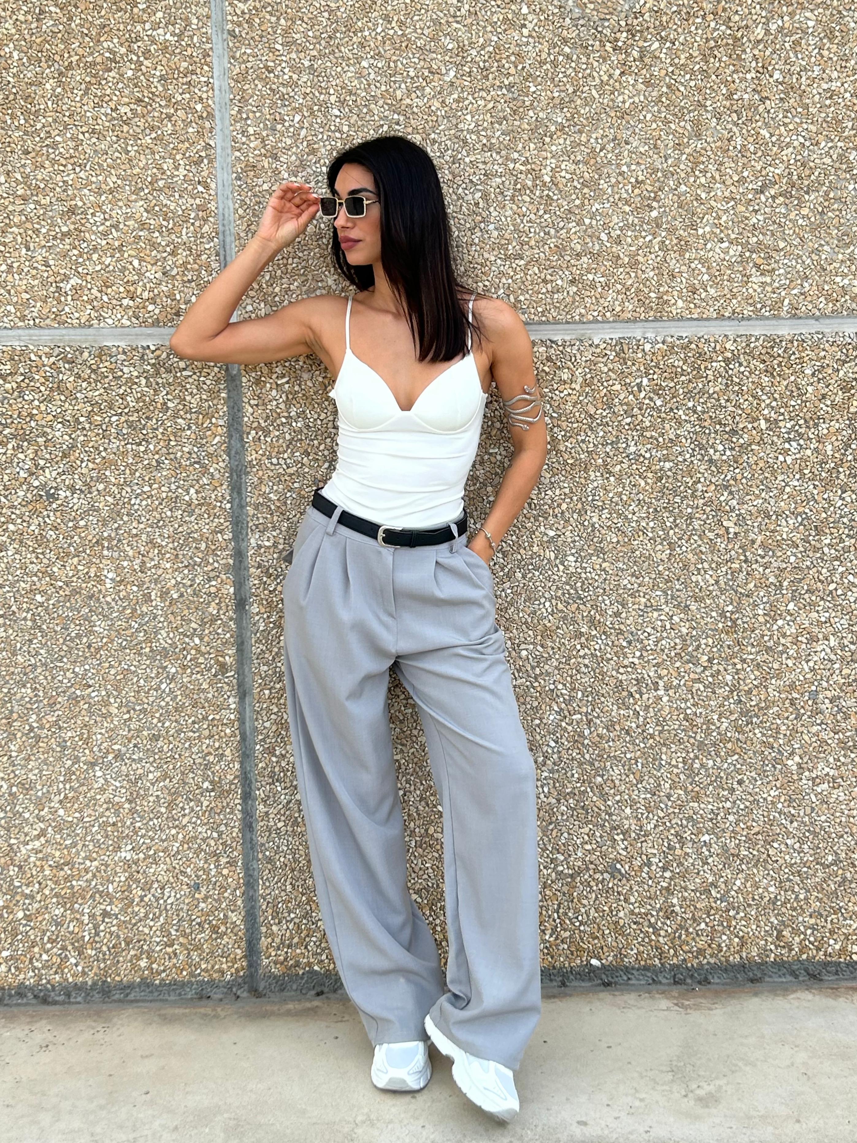 PANTALONE CON PINCES E CINTURA NEW AI26