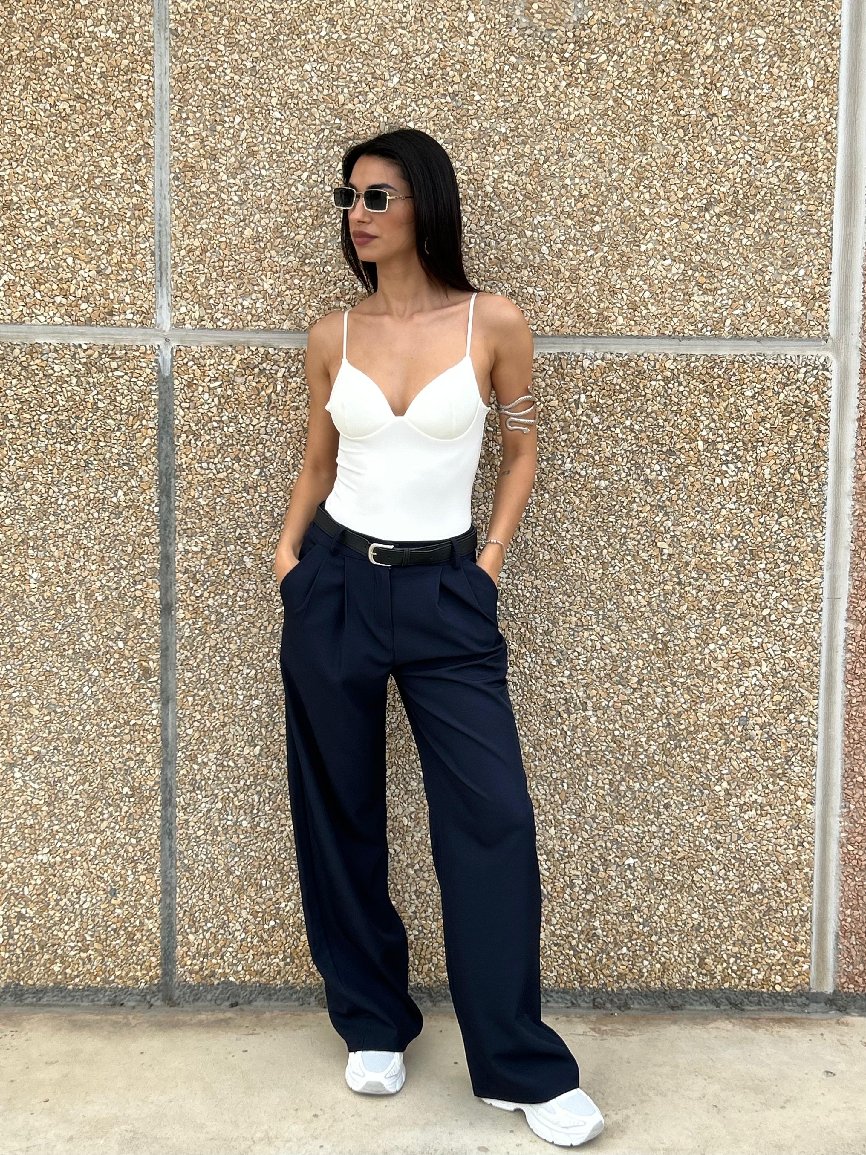 PANTALONE CON PINCES E CINTURA NEW AI26