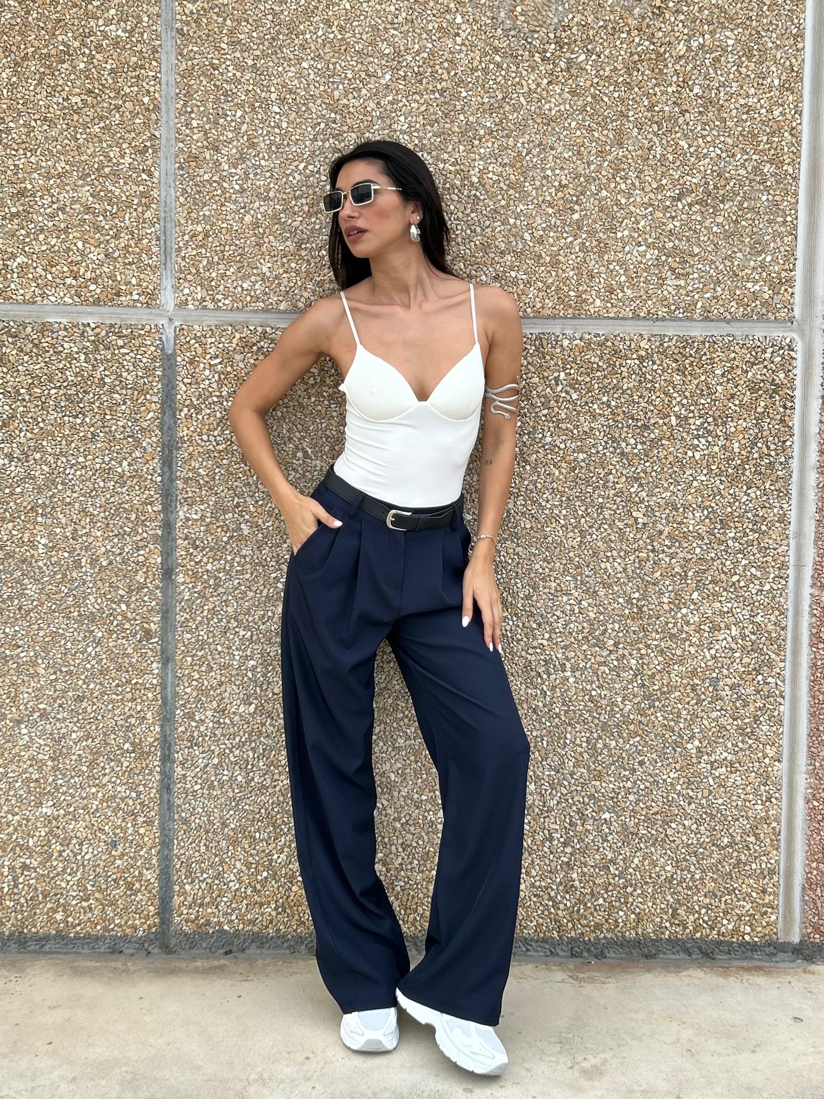 PANTALONE CON PINCES E CINTURA NEW AI26