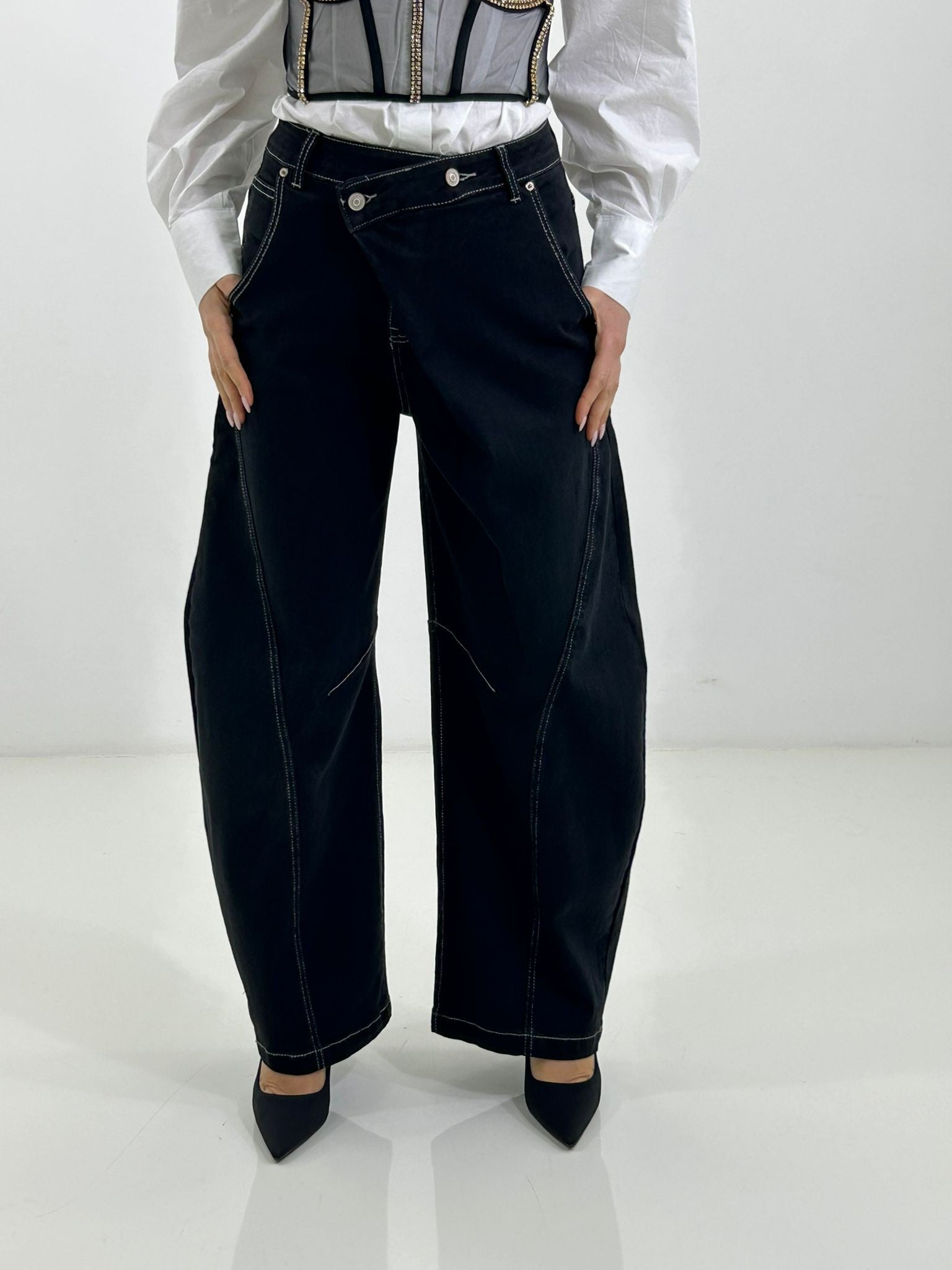 JEANS DARK OUTLINE NEW P/E26