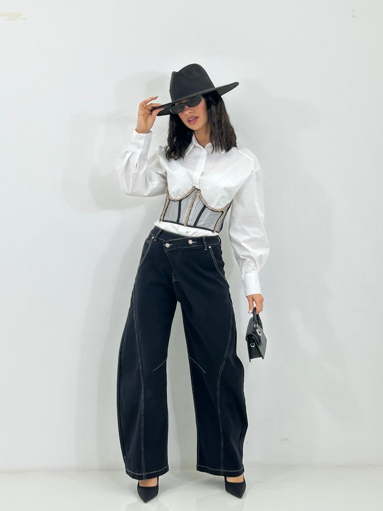 JEANS DARK OUTLINE NEW P/E26