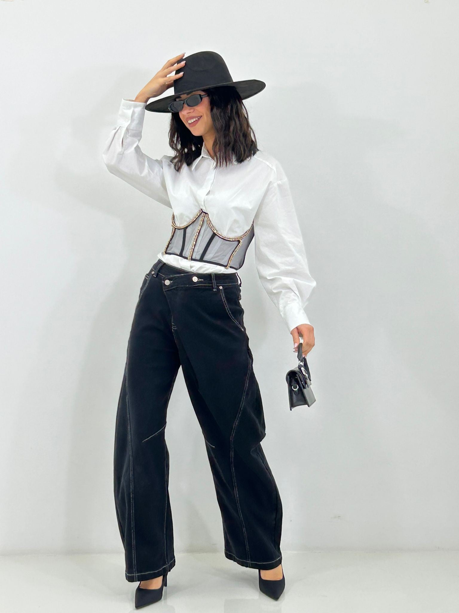 JEANS DARK OUTLINE NEW P/E26
