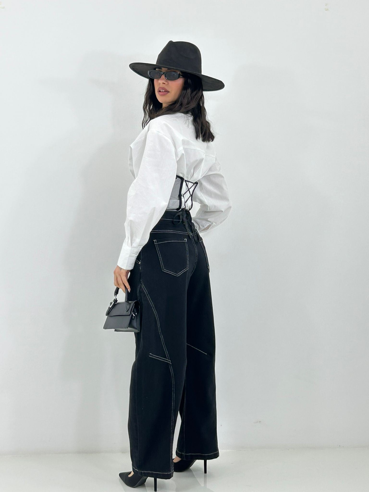 JEANS DARK OUTLINE NEW P/E26