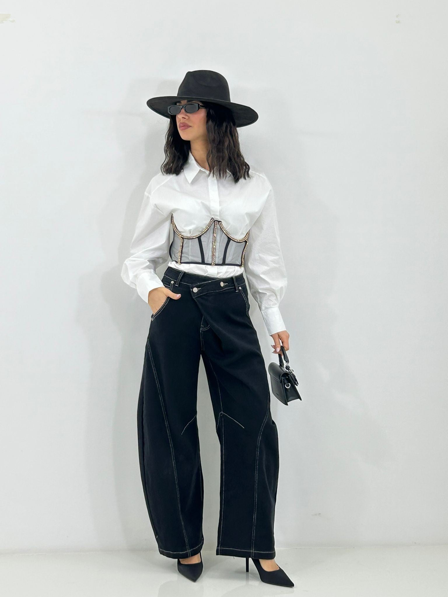 JEANS DARK OUTLINE NEW P/E26