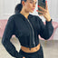 FELPA CROP CON ZIP E CAPPUCCIO